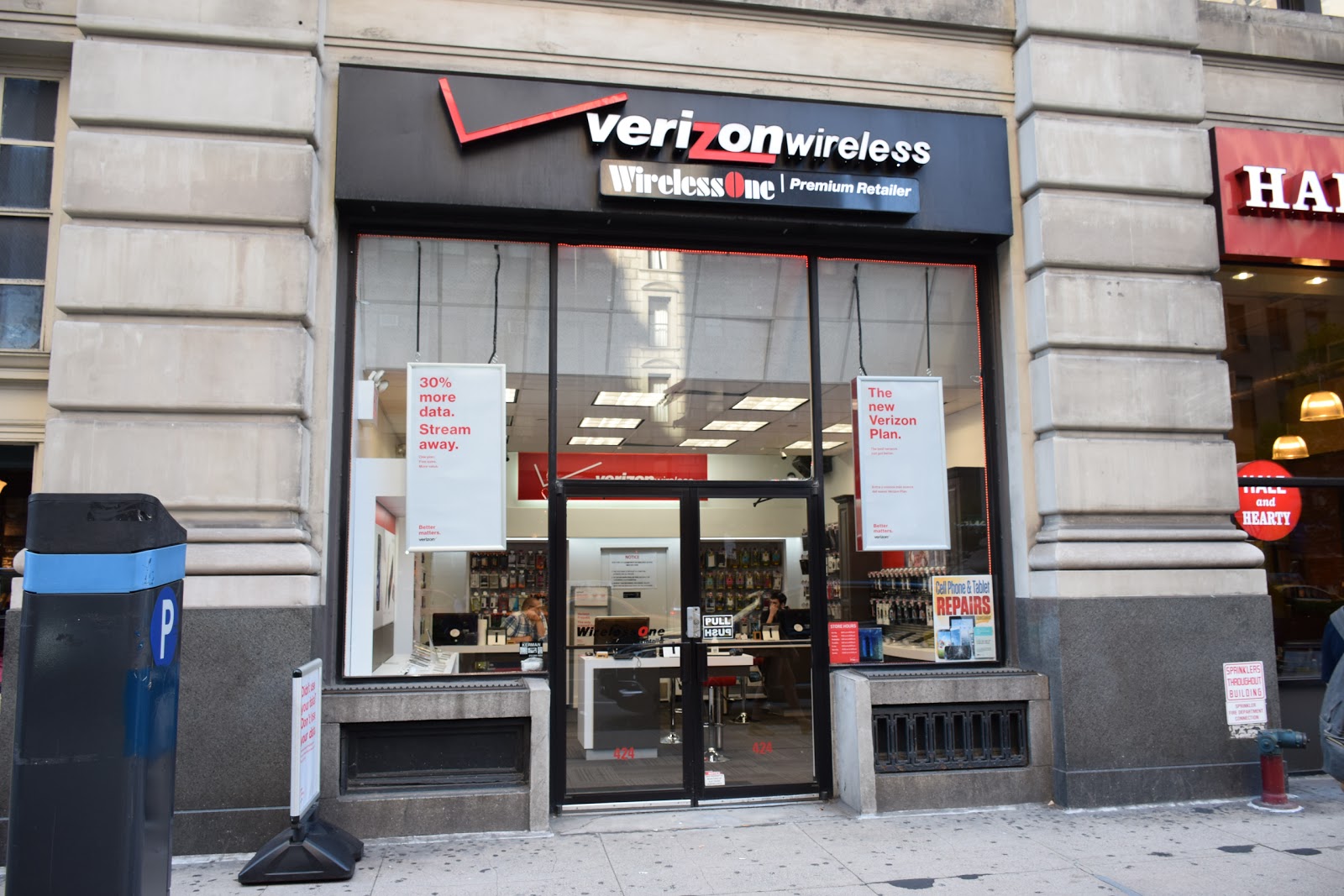 Photo of Verizon Wireless in New York City, New York, United States - 2 Picture of Point of interest, Establishment, Store, Electronics store