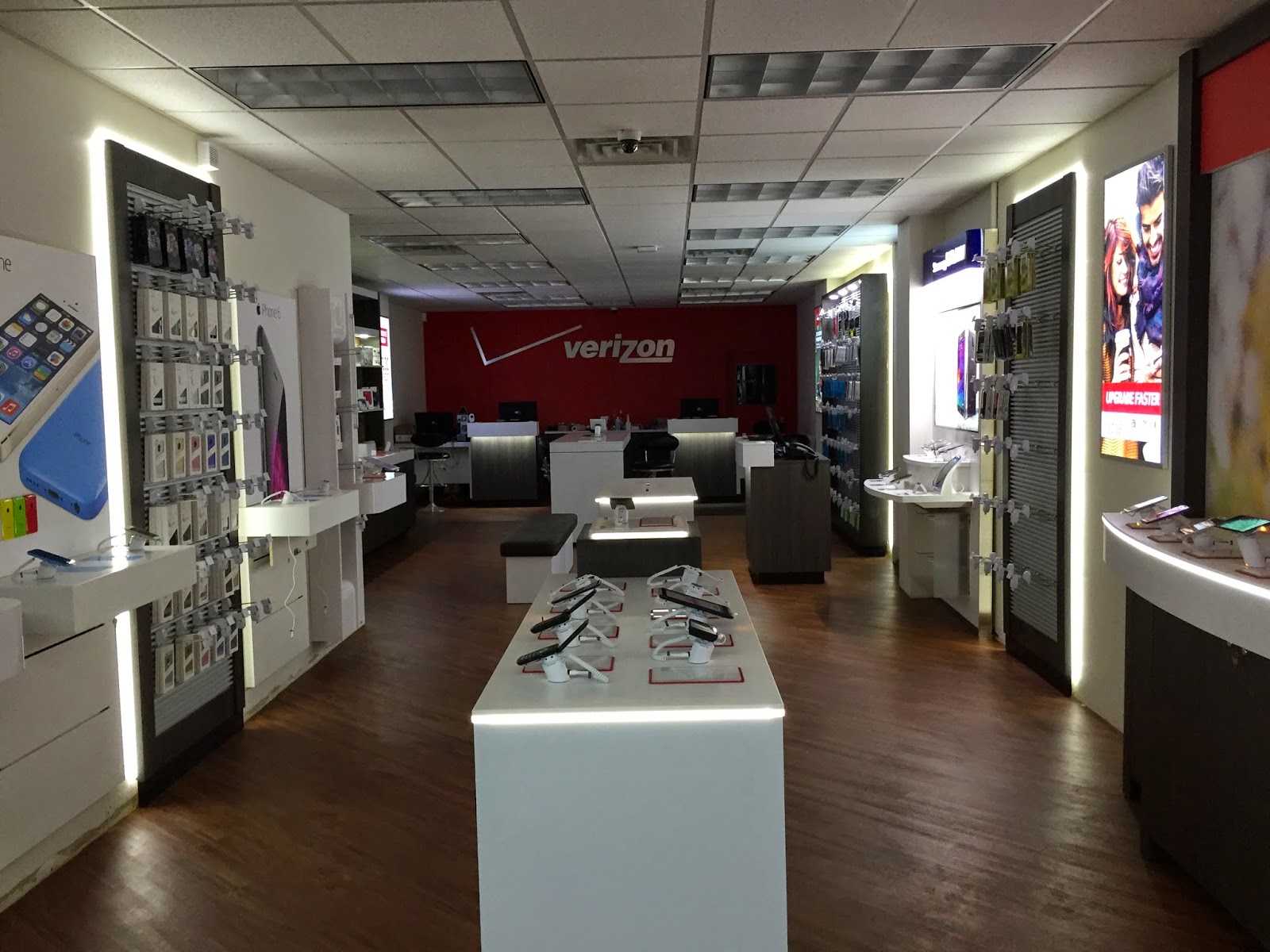 Photo of Nycom Wireless Verizon Retailer in Queens City, New York, United States - 6 Picture of Point of interest, Establishment, Store, Electronics store