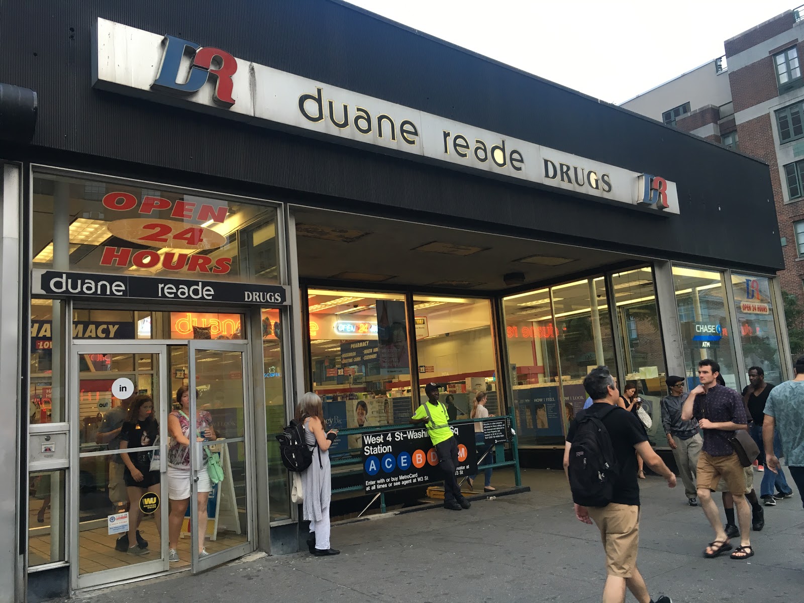 Photo of Duane Reade in New York City, New York, United States - 1 Picture of Food, Point of interest, Establishment, Store, Health, Convenience store, Home goods store, Clothing store, Electronics store