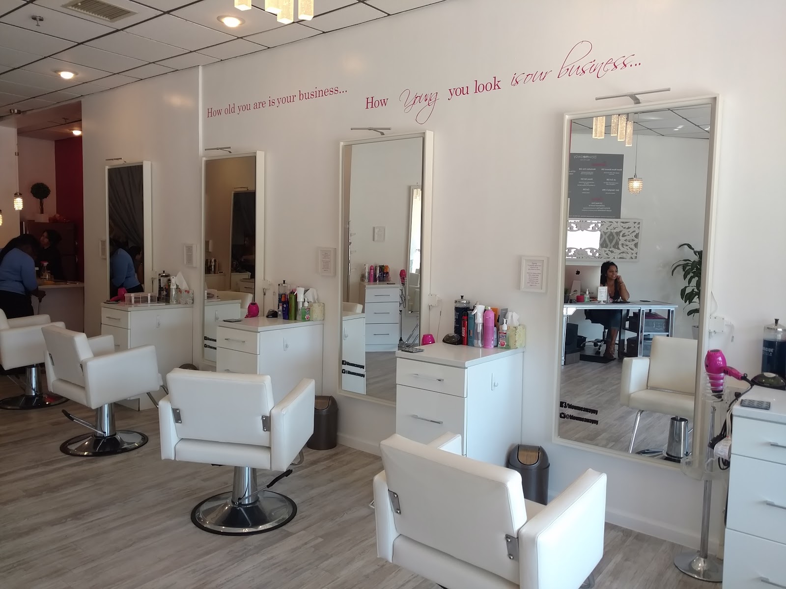 Photo of Blow Me Away blow dry bar in Great Neck City, New York, United States - 2 Picture of Point of interest, Establishment, Spa, Hair care