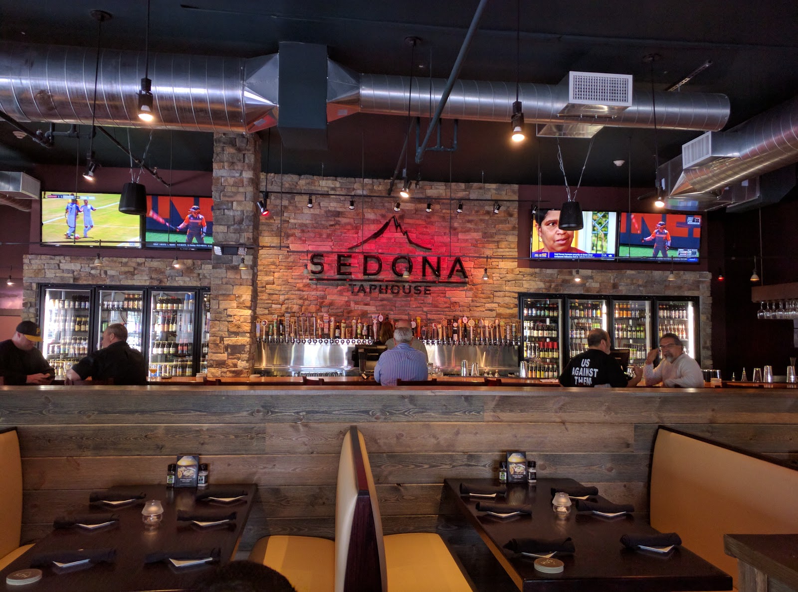 Photo of Sedona Taphouse in Mamaroneck City, New York, United States - 2 Picture of Restaurant, Food, Point of interest, Establishment