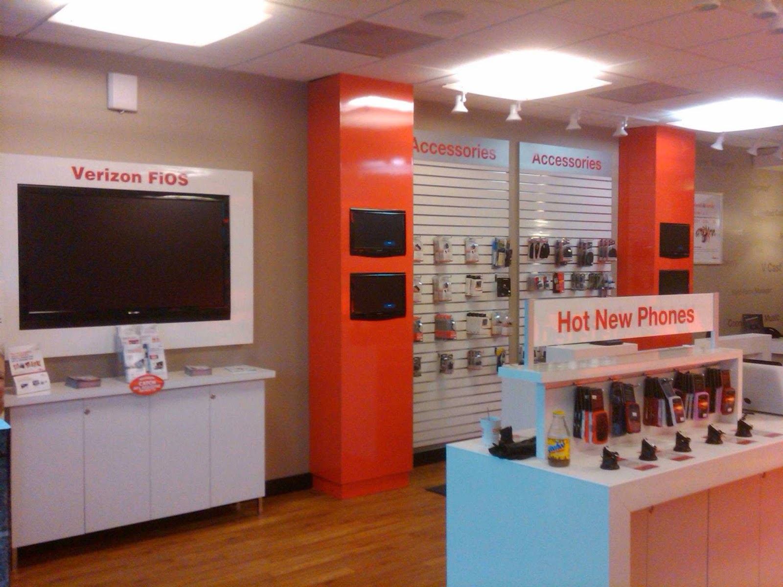 Photo of Wireless World Communications Verizon Wireless Premium Retailer in New Milford City, New Jersey, United States - 3 Picture of Point of interest, Establishment, Store