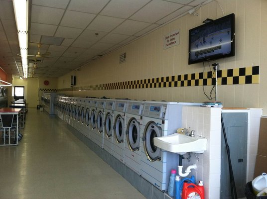 Photo of Colony Laundromat in Jersey City, New Jersey, United States - 6 Picture of Point of interest, Establishment, Laundry