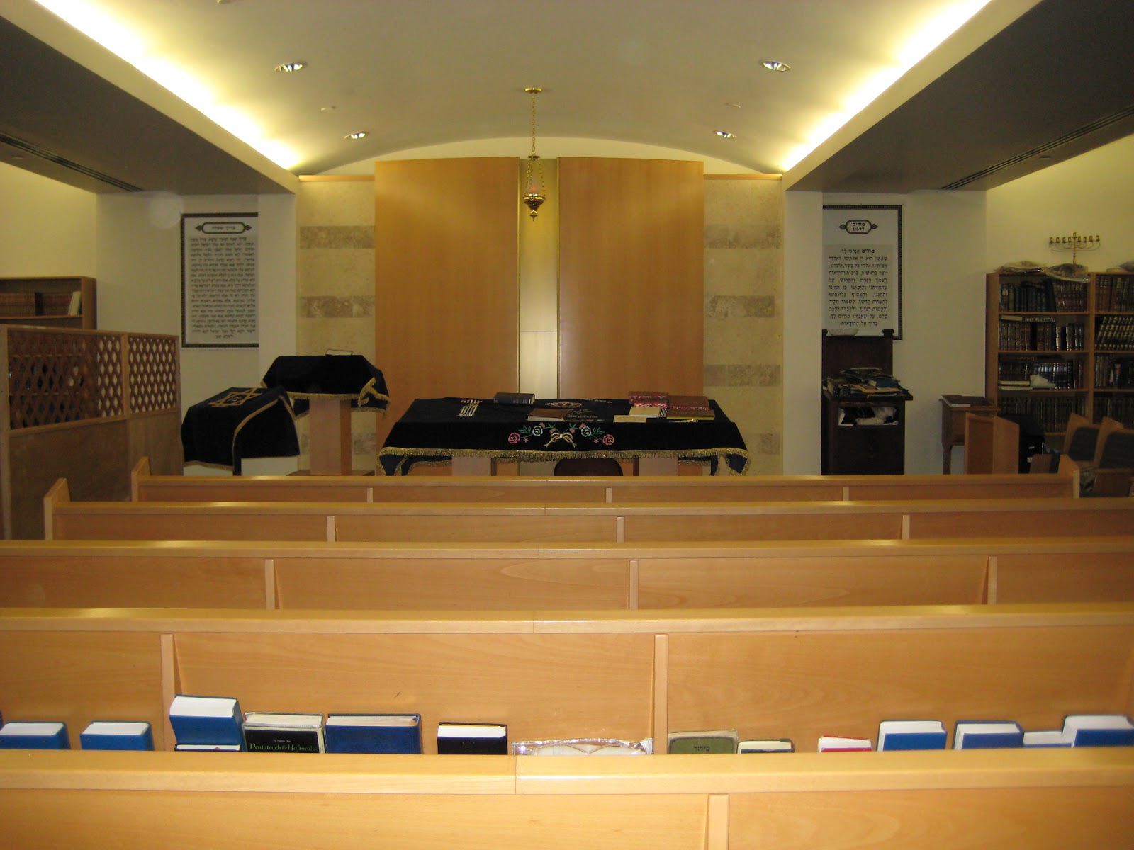 Photo of The Roslyn Synagogue in Roslyn Heights City, New York, United States - 7 Picture of Point of interest, Establishment, Place of worship, Synagogue