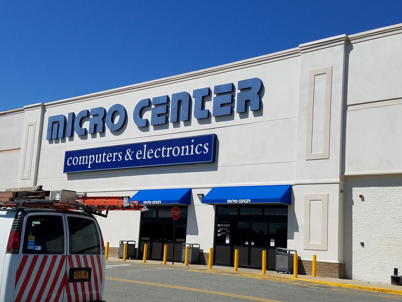 Photo of Micro Center in Flushing City, New York, United States - 7 Picture of Point of interest, Establishment, Store, Electronics store