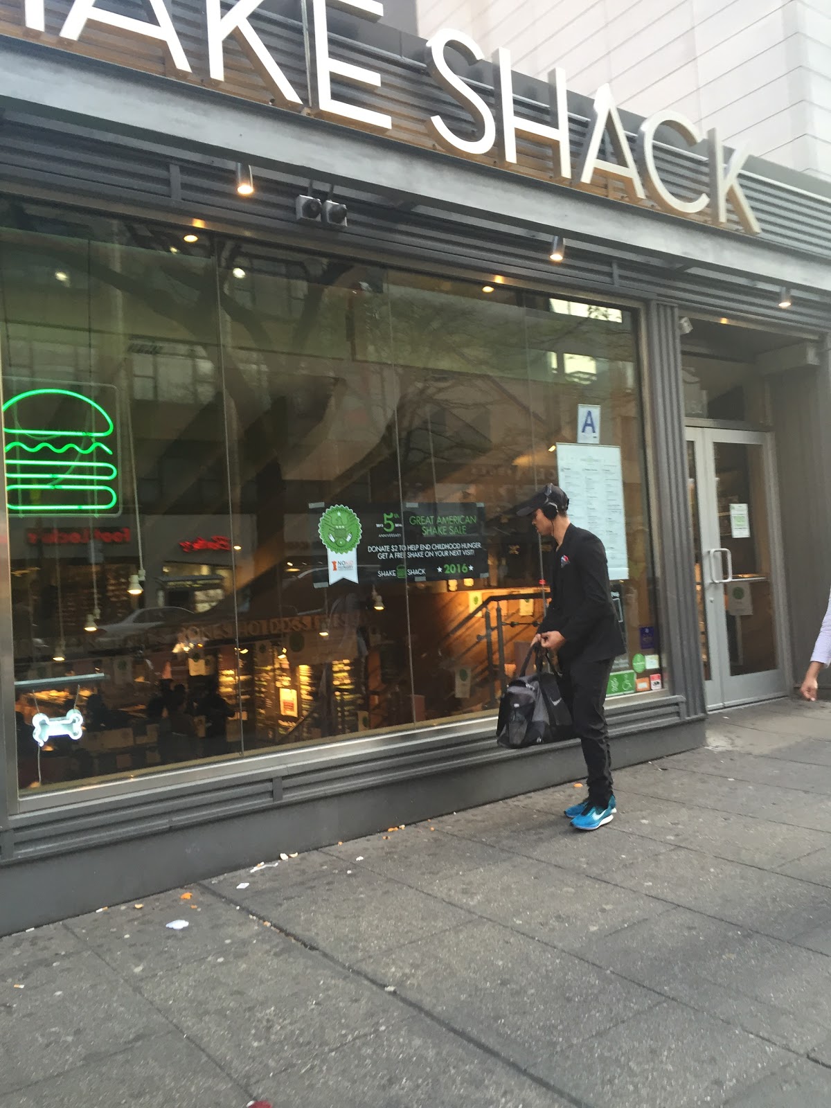 Photo of Shake Shack in New York City, New York, United States - 3 Picture of Restaurant, Food, Point of interest, Establishment, Store, Meal takeaway