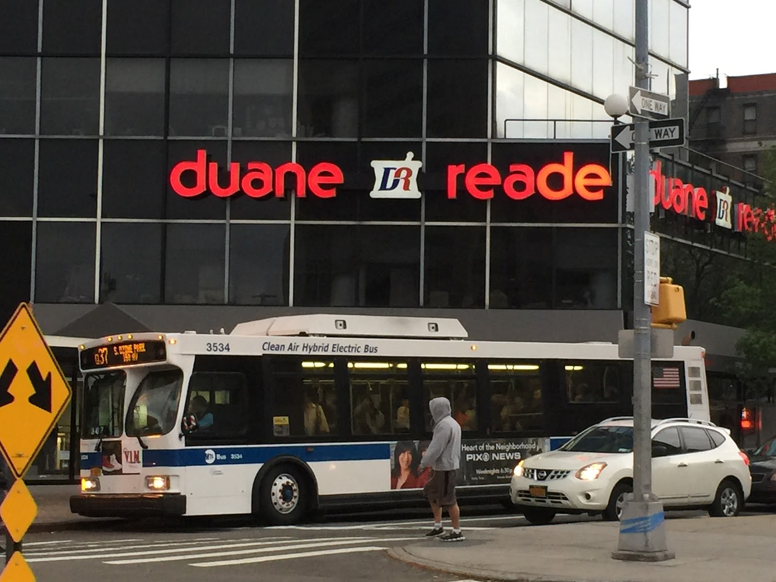 Photo of Duane Reade in Queens City, New York, United States - 1 Picture of Food, Point of interest, Establishment, Store, Health, Convenience store, Home goods store, Clothing store, Electronics store