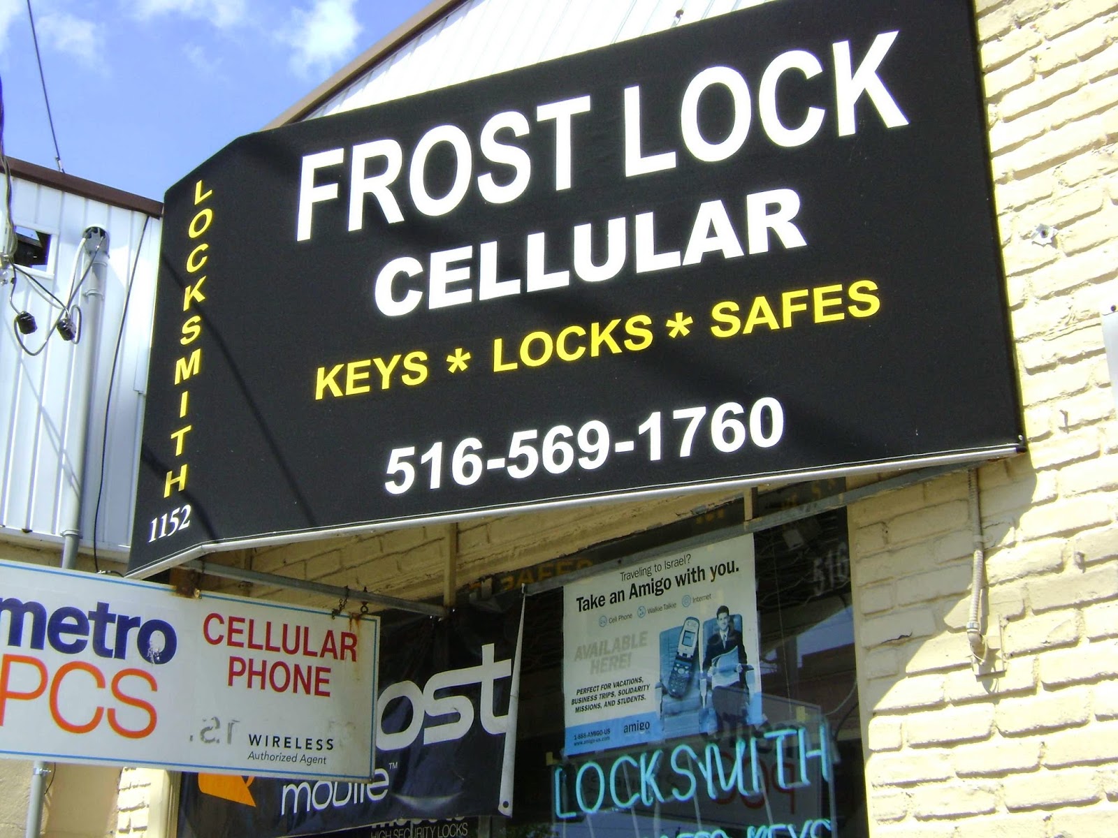 Photo of FROST LOCKSMITH AND CELLULAR in Hewlett City, New York, United States - 1 Picture of Point of interest, Establishment, Store, Electronics store, Locksmith
