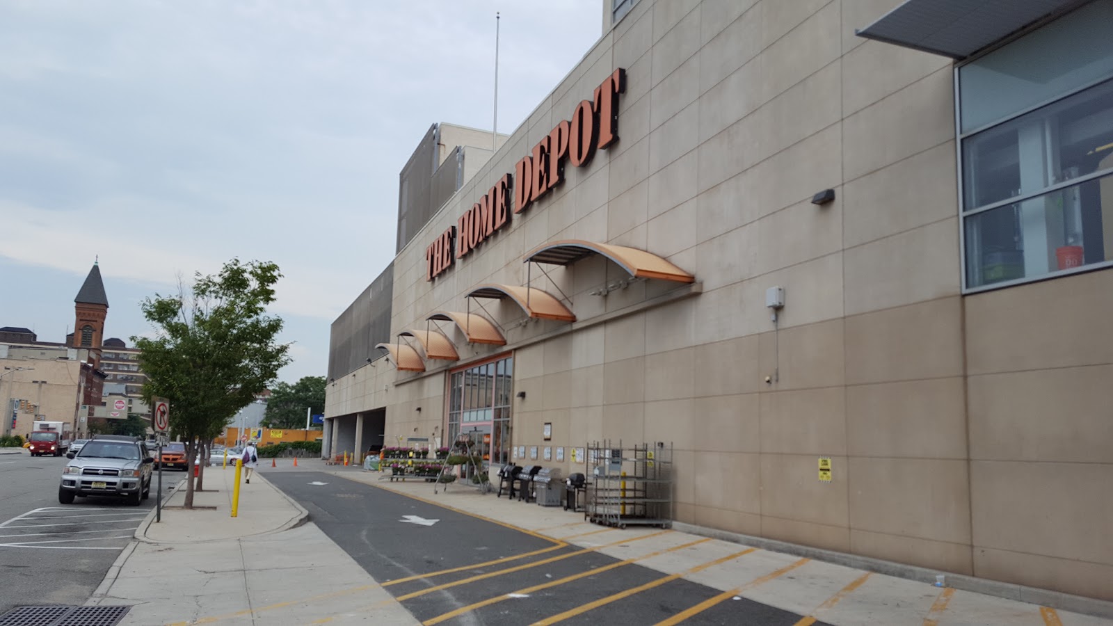 Photo of The Home Depot in Jersey City, New Jersey, United States - 2 Picture of Point of interest, Establishment, Store, Home goods store, Furniture store, Hardware store