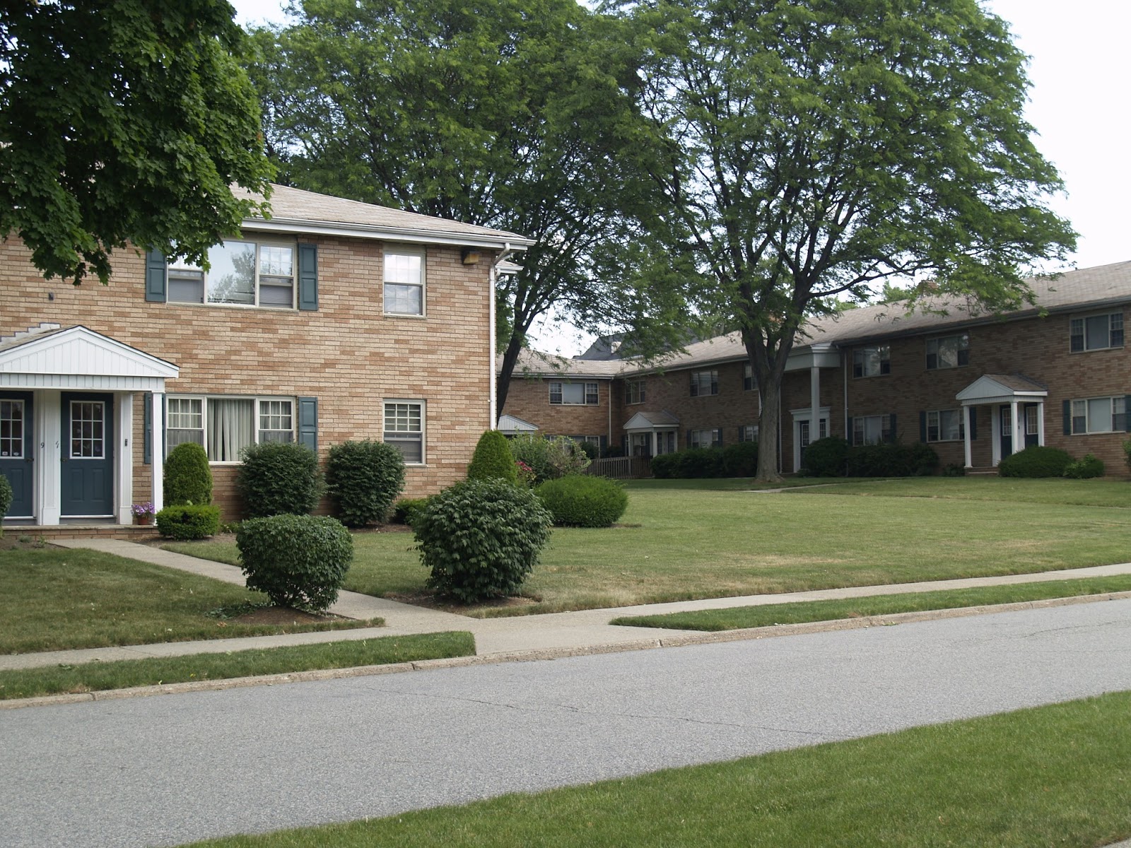 Photo of Berdan Court Garden Apartments in Wayne City, New Jersey, United States - 1 Picture of Point of interest, Establishment