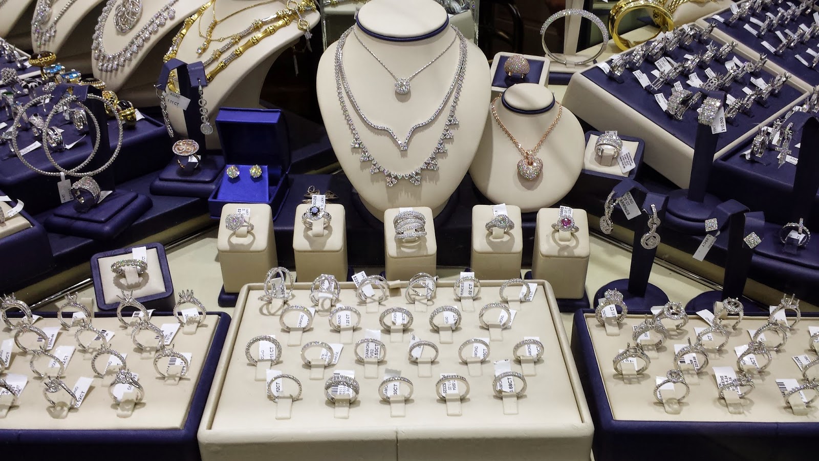 Photo of House of Diamonds in Woodbridge Township City, New Jersey, United States - 7 Picture of Point of interest, Establishment, Store, Jewelry store