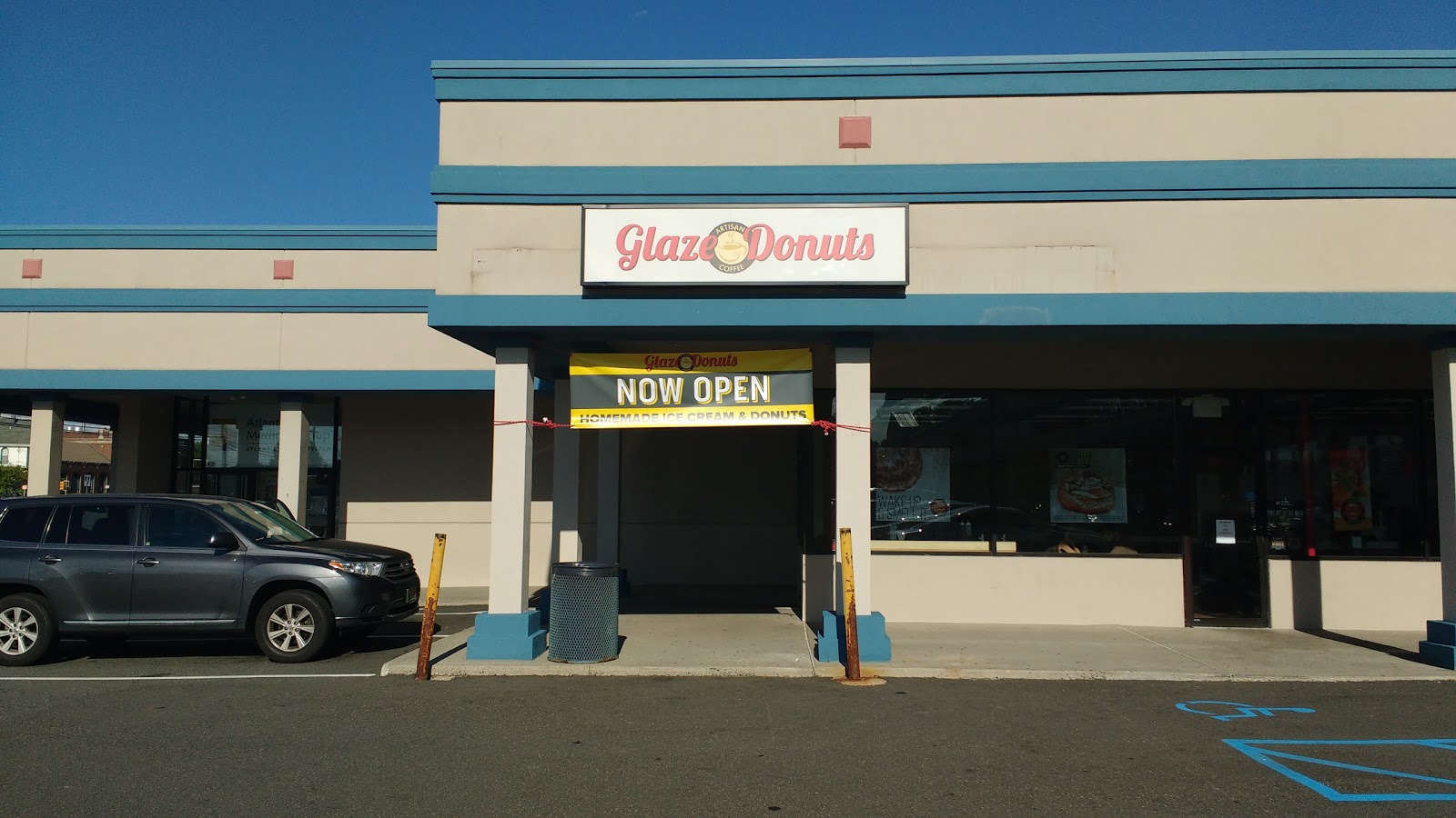 Photo of Glaze Donuts in Wayne City, New Jersey, United States - 2 Picture of Food, Point of interest, Establishment, Store, Cafe, Bakery