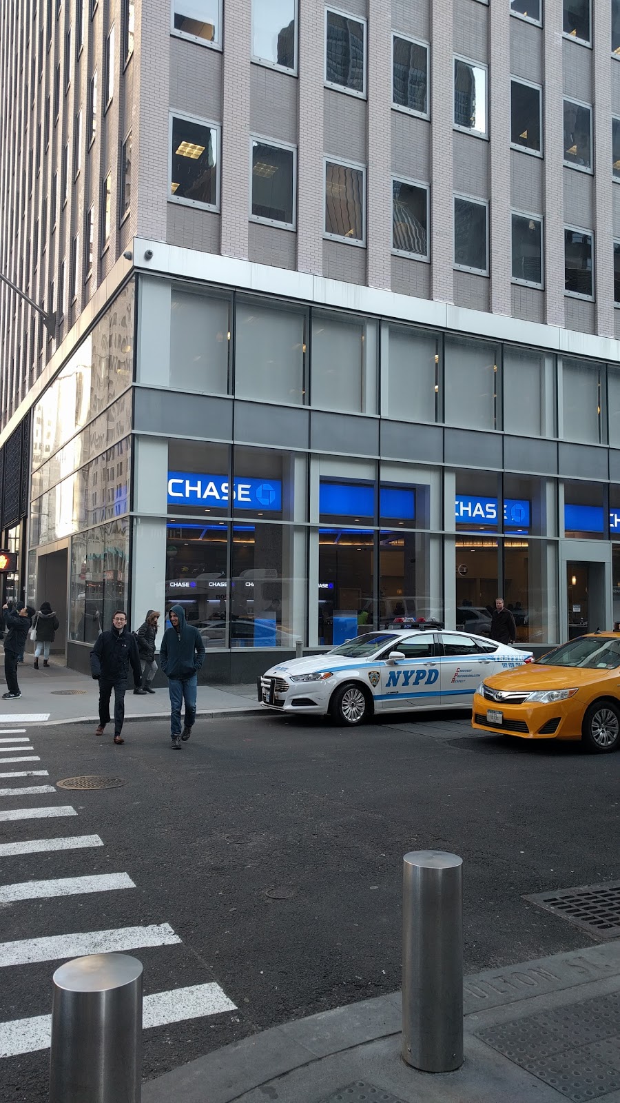 Photo of Chase Bank in New York City, New York, United States - 1 Picture of Point of interest, Establishment, Finance, Atm, Bank