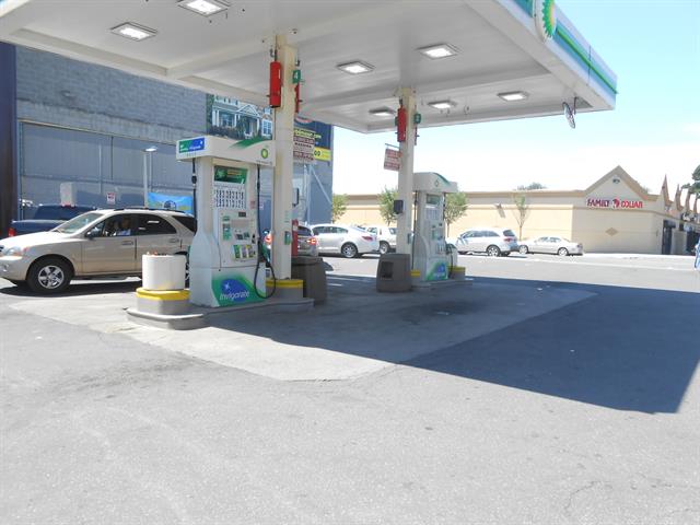 Photo of Farragut Gas Inc in Brooklyn City, New York, United States - 2 Picture of Point of interest, Establishment, Gas station