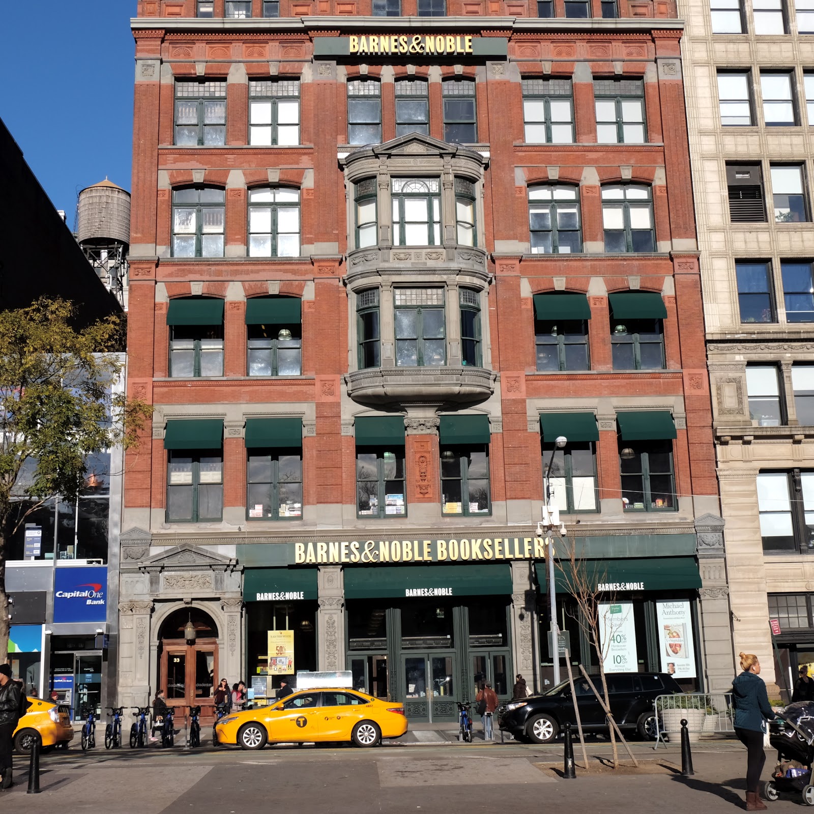 Photo of Barnes And Noble in New York City, New York, United States - 1 Picture of Point of interest, Establishment, Store, Book store