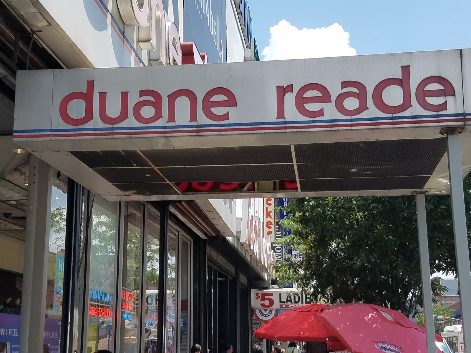 Photo of Duane Reade in New York City, New York, United States - 1 Picture of Food, Point of interest, Establishment, Store, Health, Convenience store, Home goods store, Clothing store, Electronics store