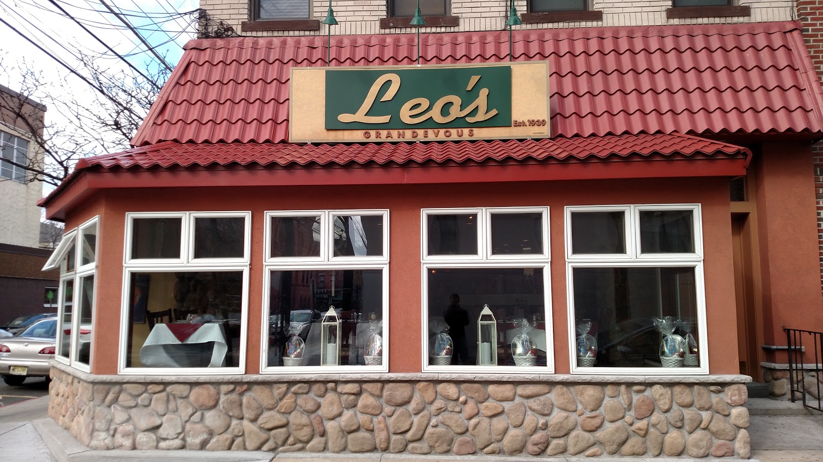 Photo of Leo's Grandevous in Hoboken City, New Jersey, United States - 1 Picture of Restaurant, Food, Point of interest, Establishment, Bar