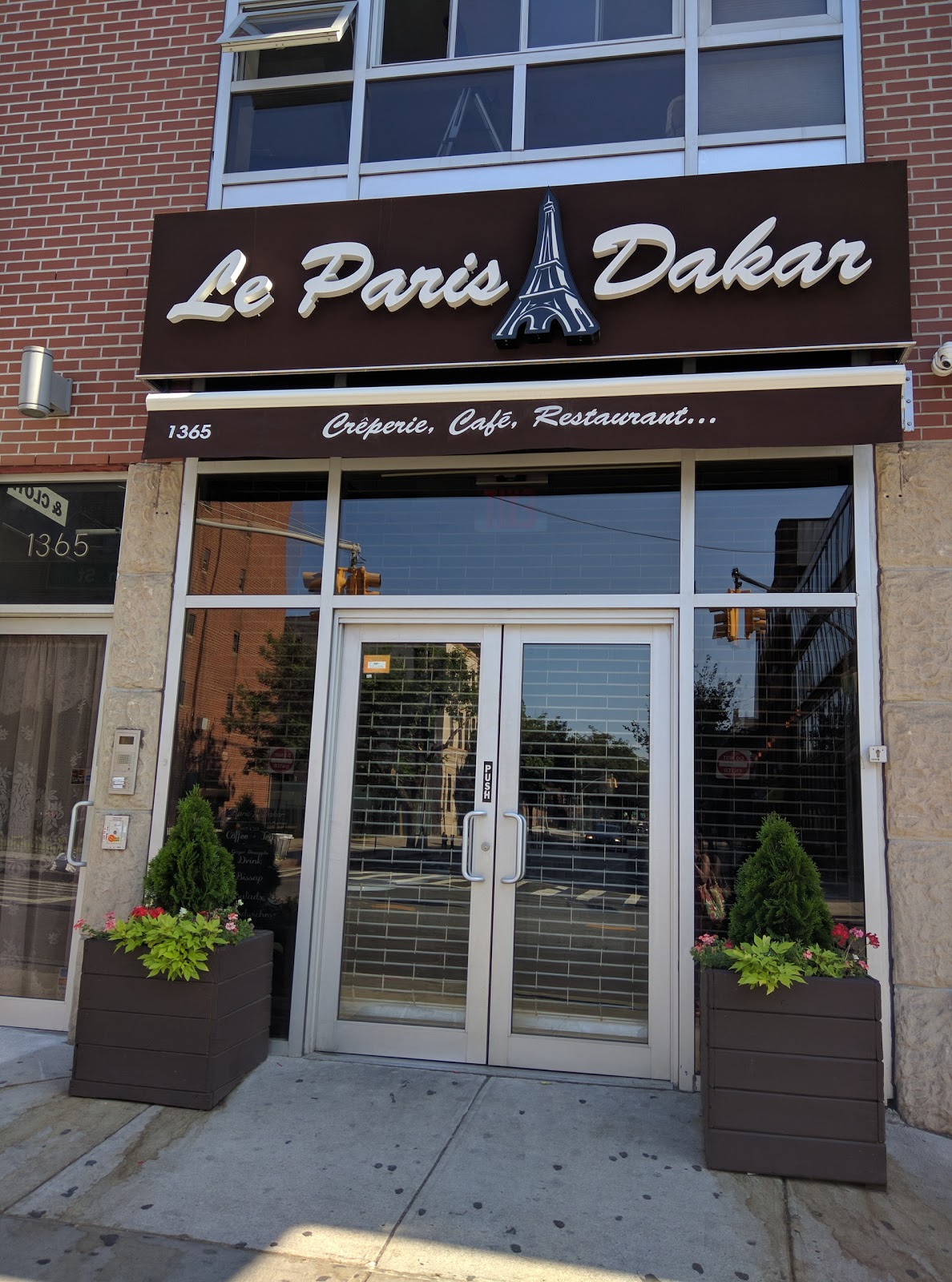 Photo of LE PARIS DAKAR in Kings County City, New York, United States - 5 Picture of Restaurant, Food, Point of interest, Establishment, Store, Cafe