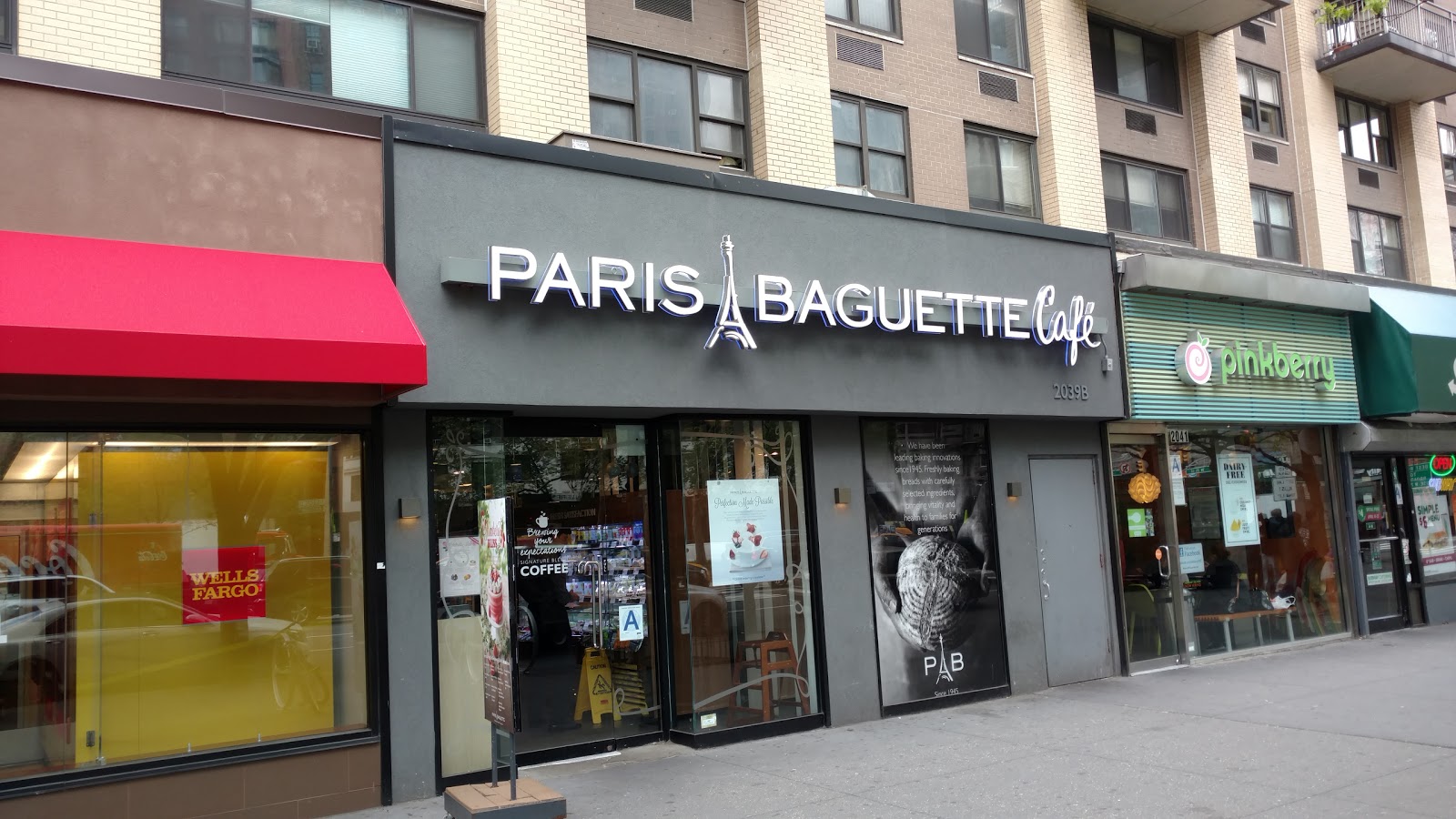 Photo of Paris Baguette in New York City, New York, United States - 1 Picture of Restaurant, Food, Point of interest, Establishment, Store, Meal takeaway, Cafe, Bakery