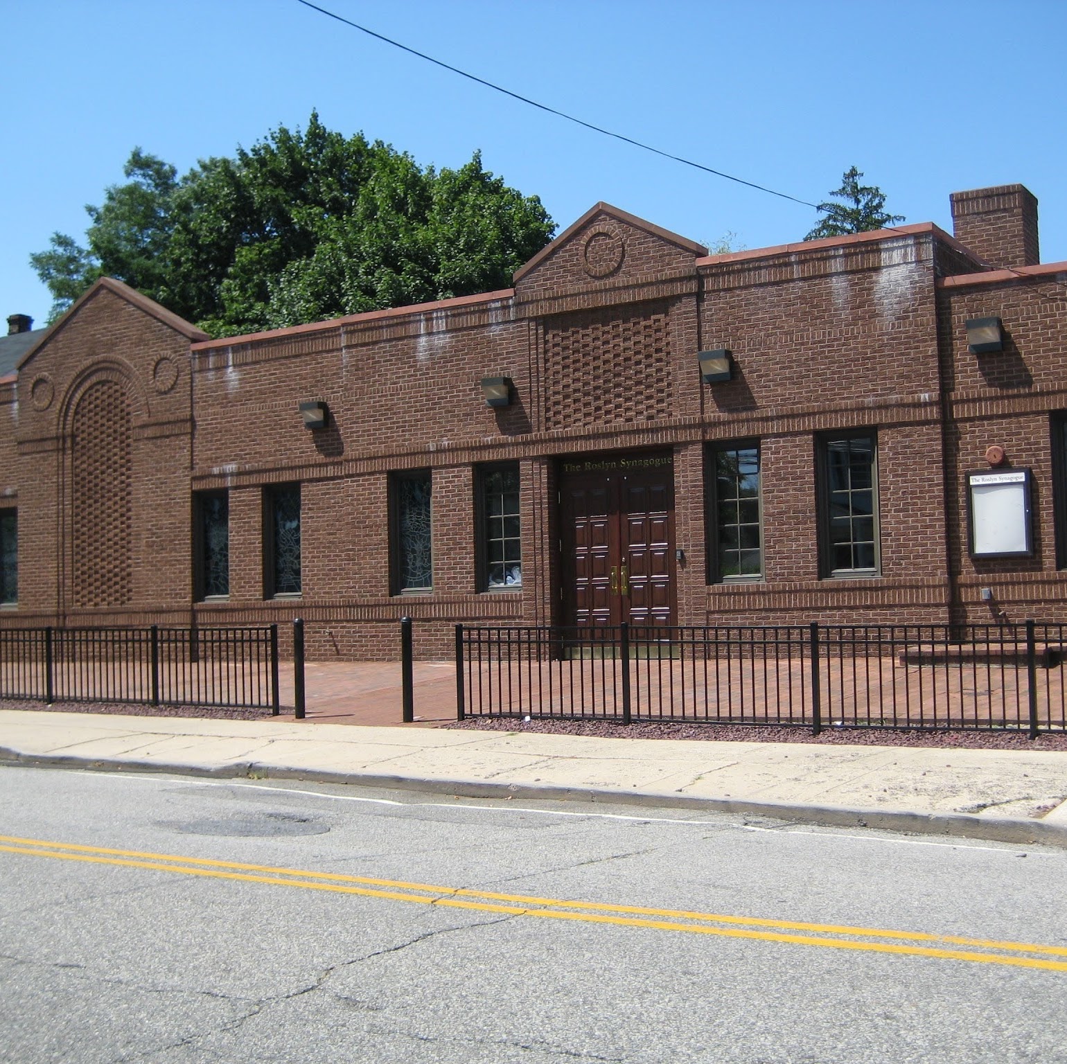 Photo of The Roslyn Synagogue in Roslyn Heights City, New York, United States - 1 Picture of Point of interest, Establishment, Place of worship, Synagogue