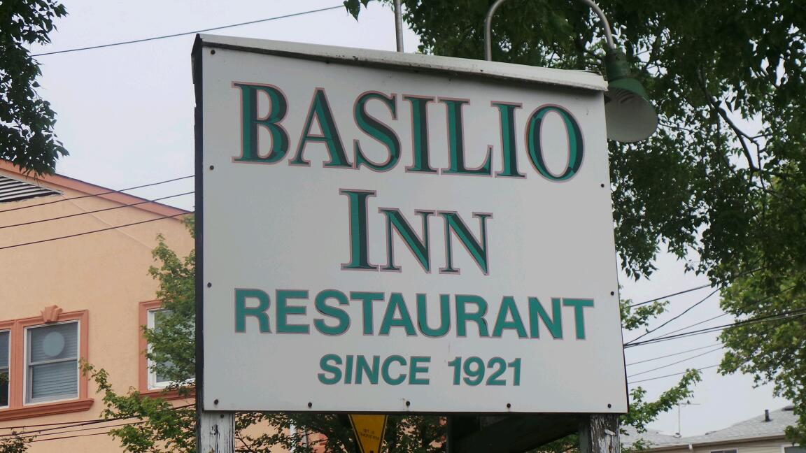 Photo of Basilio Inn Restaurant in Staten Island City, New York, United States - 2 Picture of Restaurant, Food, Point of interest, Establishment, Bar