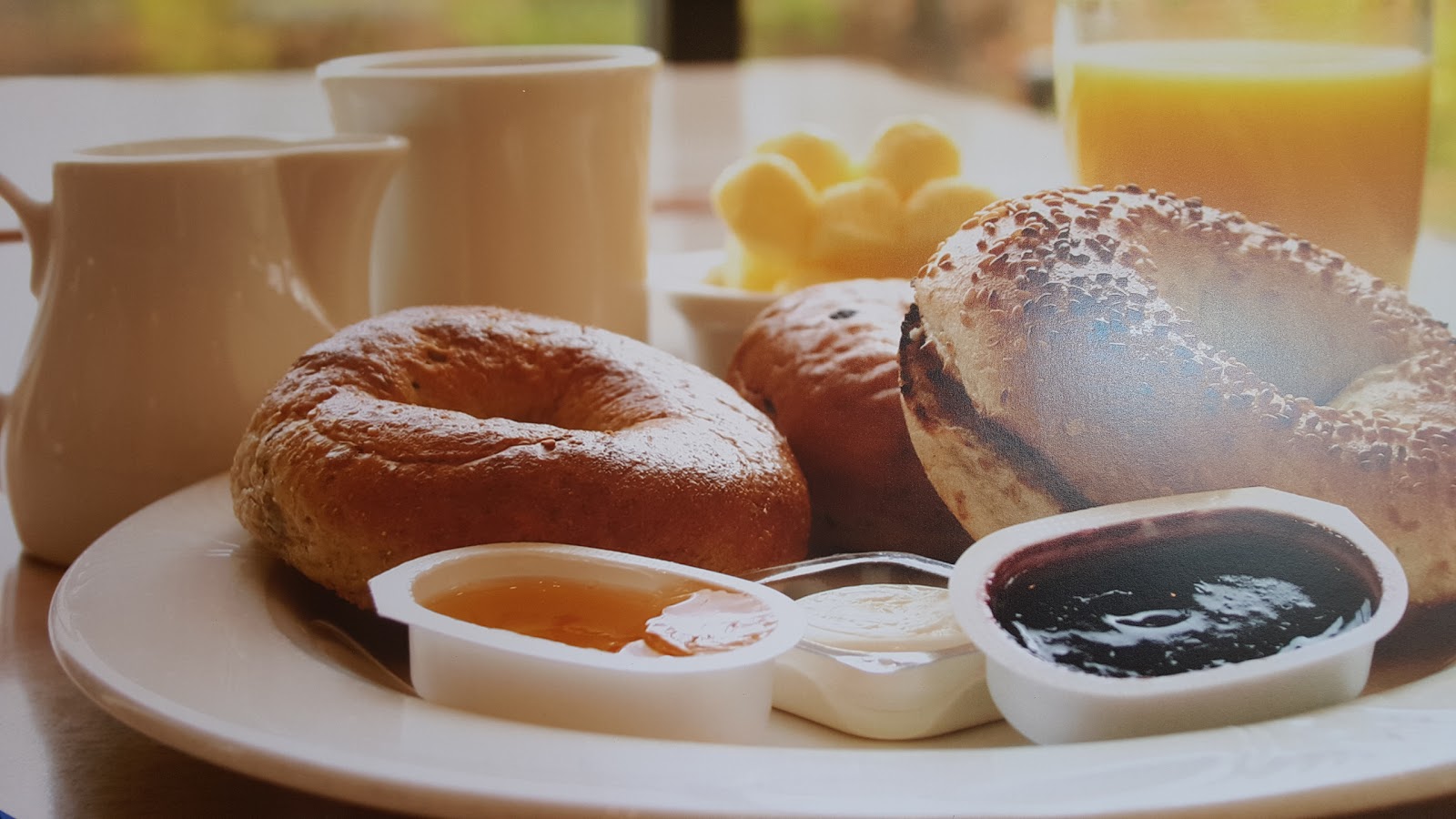 Photo of Bagel Bros Deli in Saddle Brook City, New Jersey, United States - 4 Picture of Food, Point of interest, Establishment, Store, Bakery