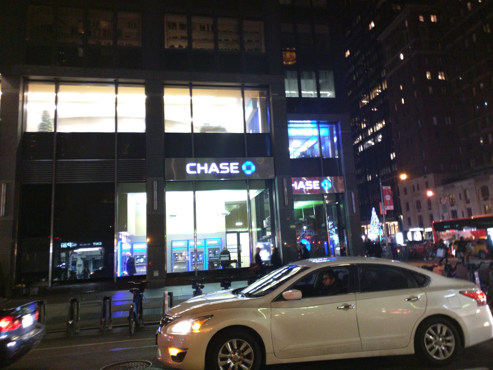 Photo of Chase Bank in New York City, New York, United States - 3 Picture of Point of interest, Establishment, Finance, Atm, Bank