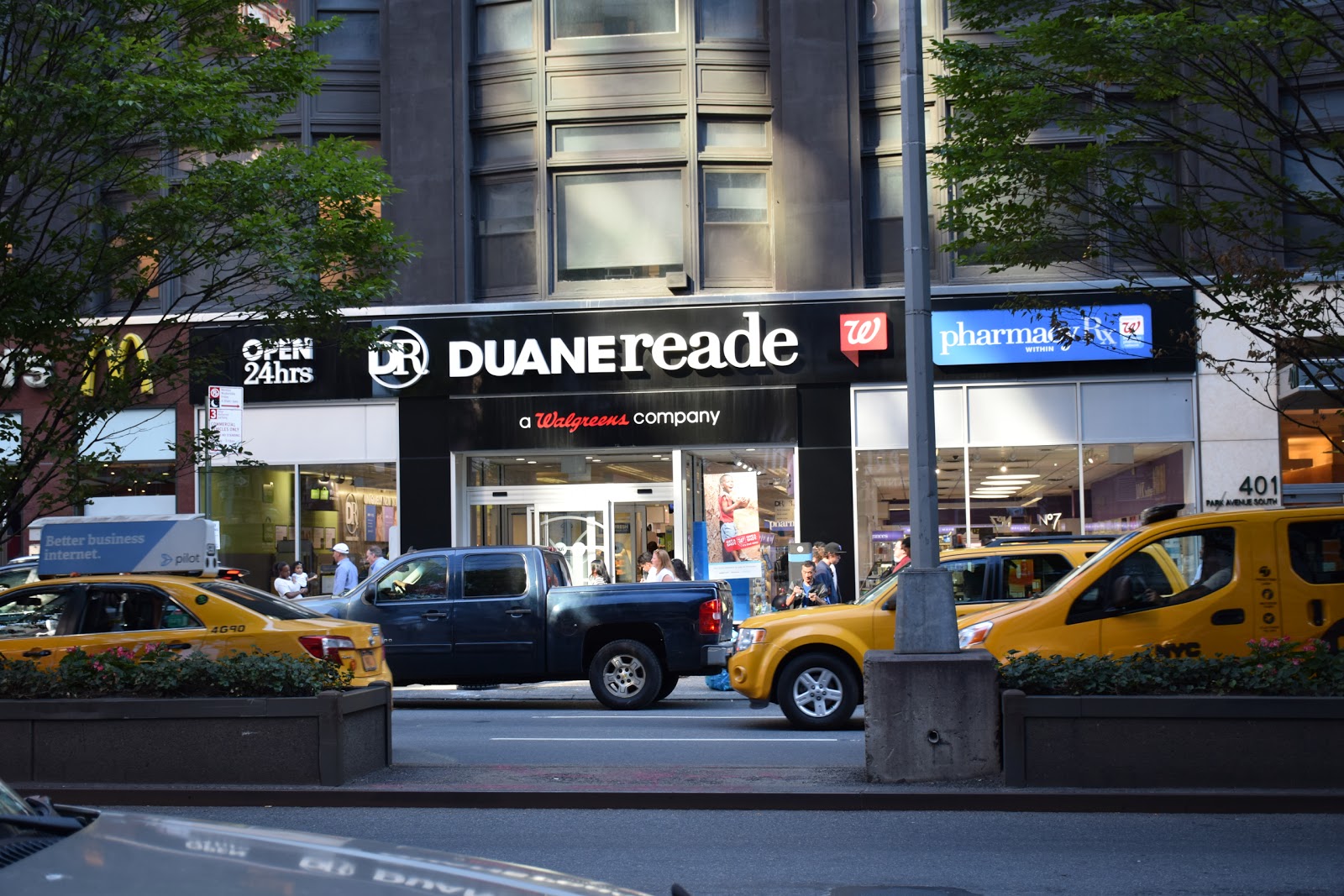Photo of Duane Reade in New York City, New York, United States - 2 Picture of Food, Point of interest, Establishment, Store, Health, Convenience store, Home goods store, Clothing store, Electronics store