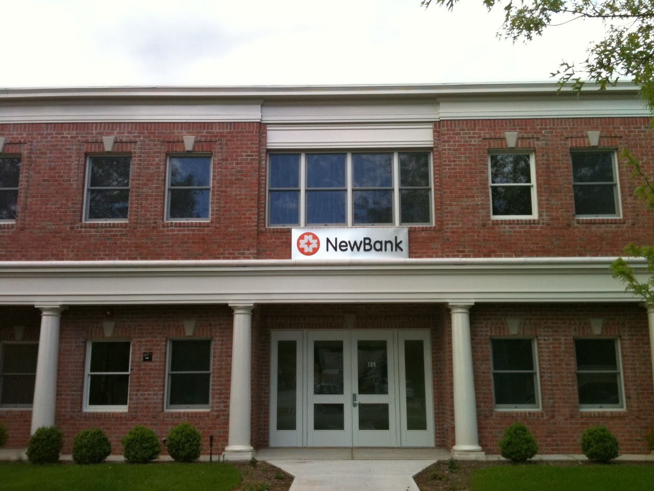 Photo of NewBank in Closter City, New Jersey, United States - 1 Picture of Point of interest, Establishment, Finance, Atm, Bank