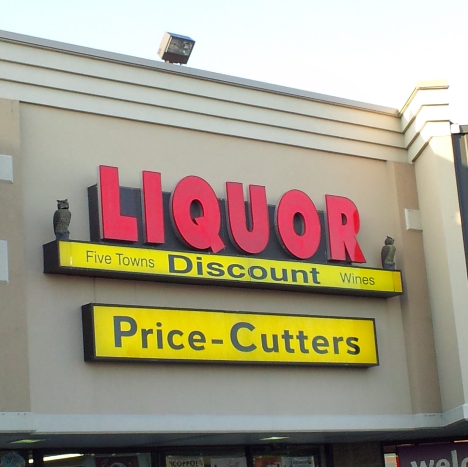 Photo of Five Towns Wines & Liquors Inc in Inwood City, New York, United States - 3 Picture of Point of interest, Establishment, Store, Liquor store