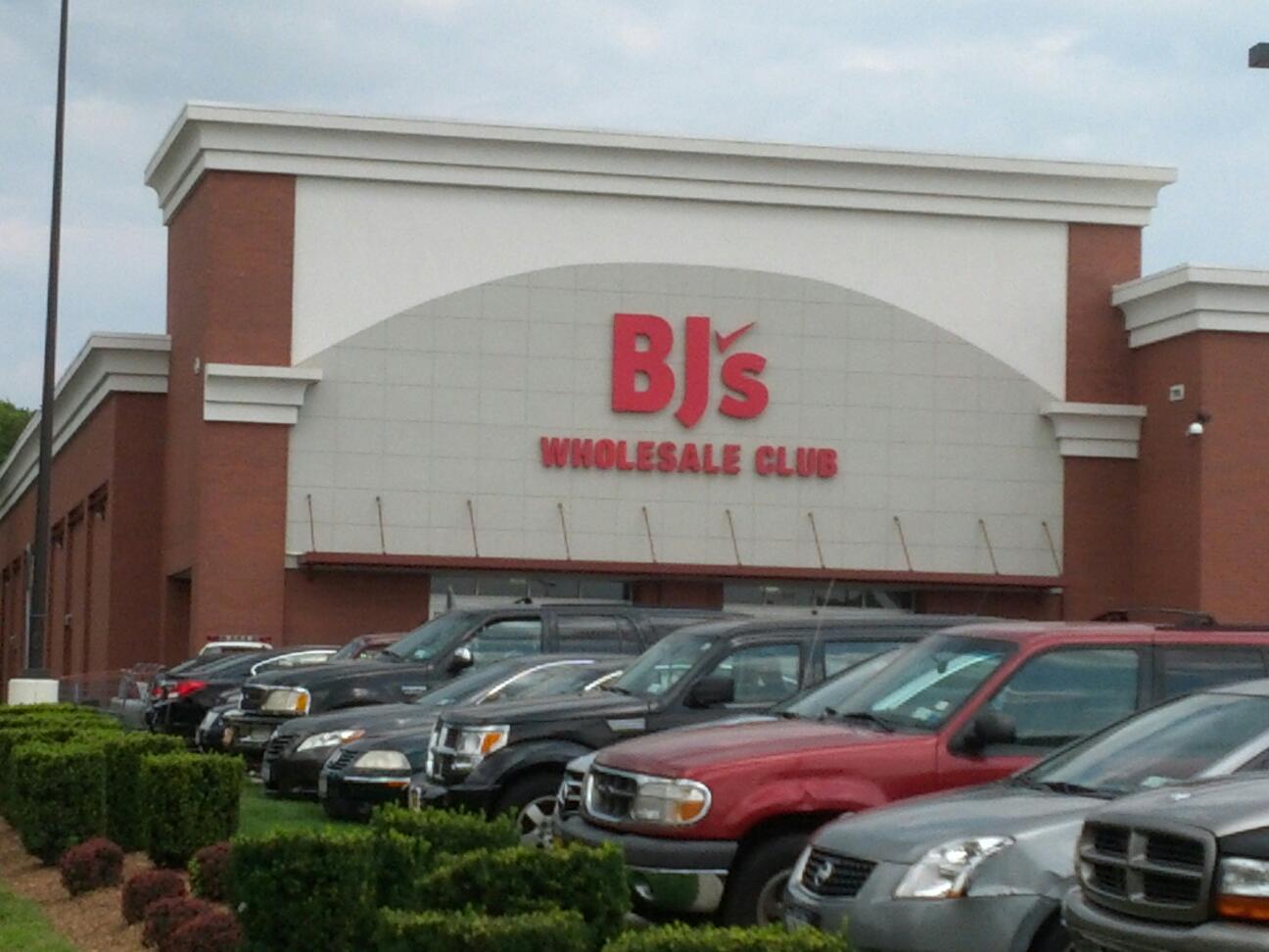 Photo of BJ's Wholesale Club in Pelham City, New York, United States - 1 Picture of Food, Point of interest, Establishment, Store, Health, Bakery, Liquor store, Electronics store