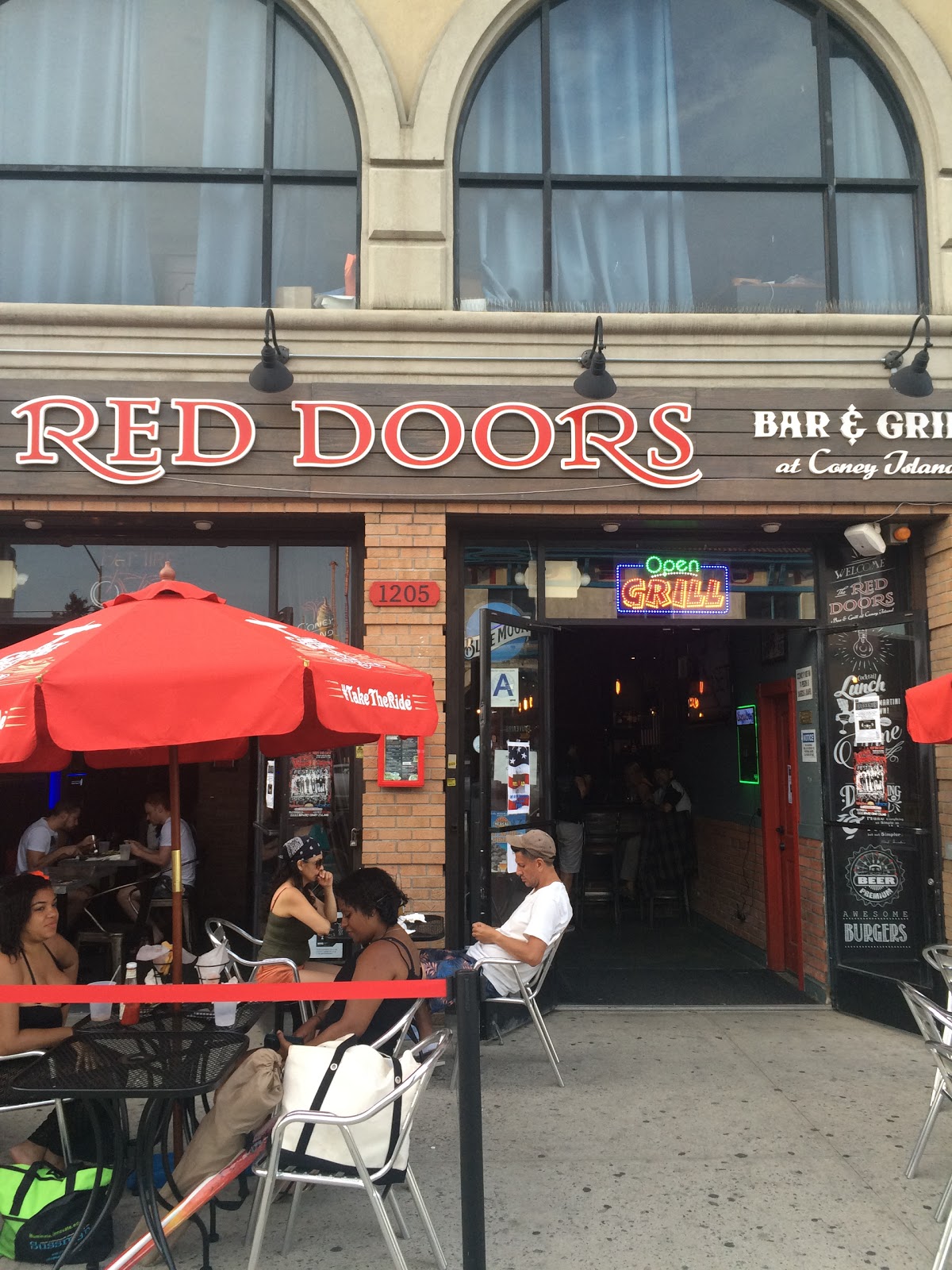 Photo of The Red Doors Bar and Grill in Kings County City, New York, United States - 2 Picture of Restaurant, Food, Point of interest, Establishment, Bar