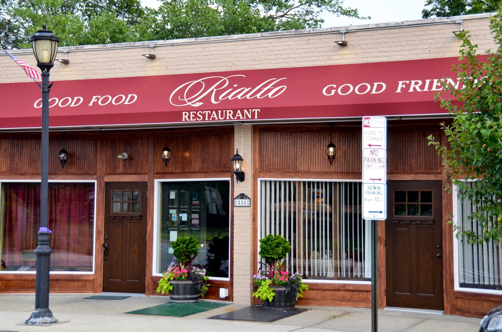 Photo of Rialto Restaurant in Carle Place City, New York, United States - 1 Picture of Restaurant, Food, Point of interest, Establishment, Bar