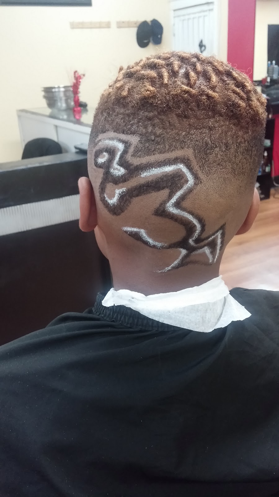 Photo of Creetiq Cutz Traditional Upscale Barbershop in Hempstead City, New York, United States - 7 Picture of Point of interest, Establishment, Health, Hair care