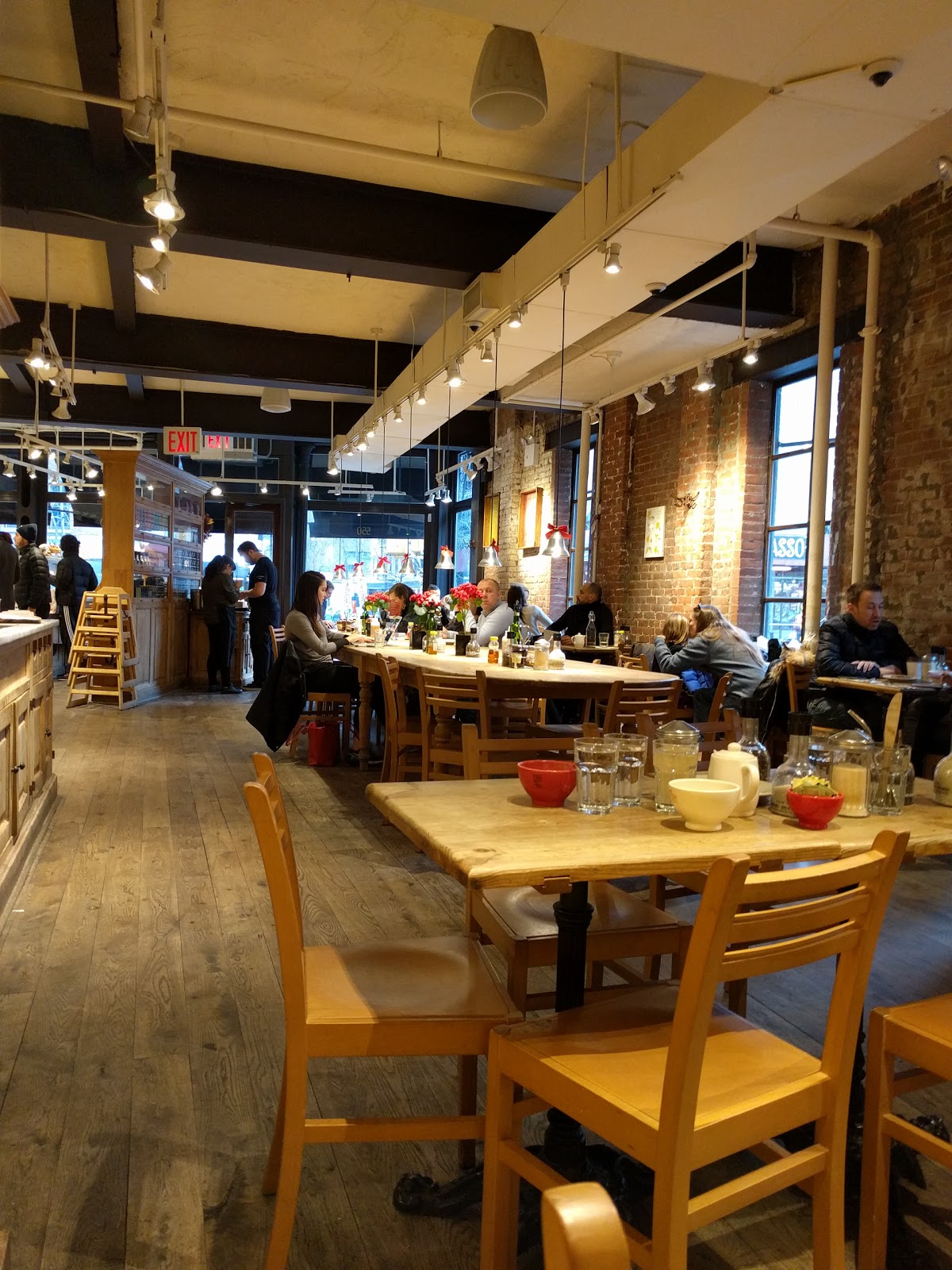 Photo of Le Pain Quotidien Hudson in New York City, New York, United States - 1 Picture of Restaurant, Food, Point of interest, Establishment, Store, Meal takeaway, Cafe, Bakery