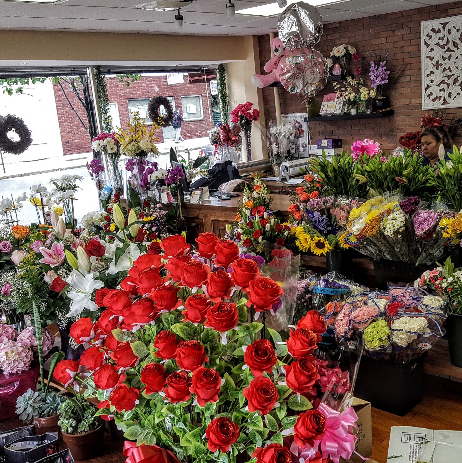 Photo of Flowers in Bloom in Harrison City, New Jersey, United States - 1 Picture of Point of interest, Establishment, Store, Florist