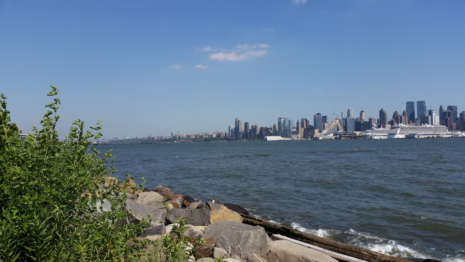 Photo of Weehawken Waterfront Park and Recreation Center in Weehawken City, New Jersey, United States - 7 Picture of Point of interest, Establishment, Park