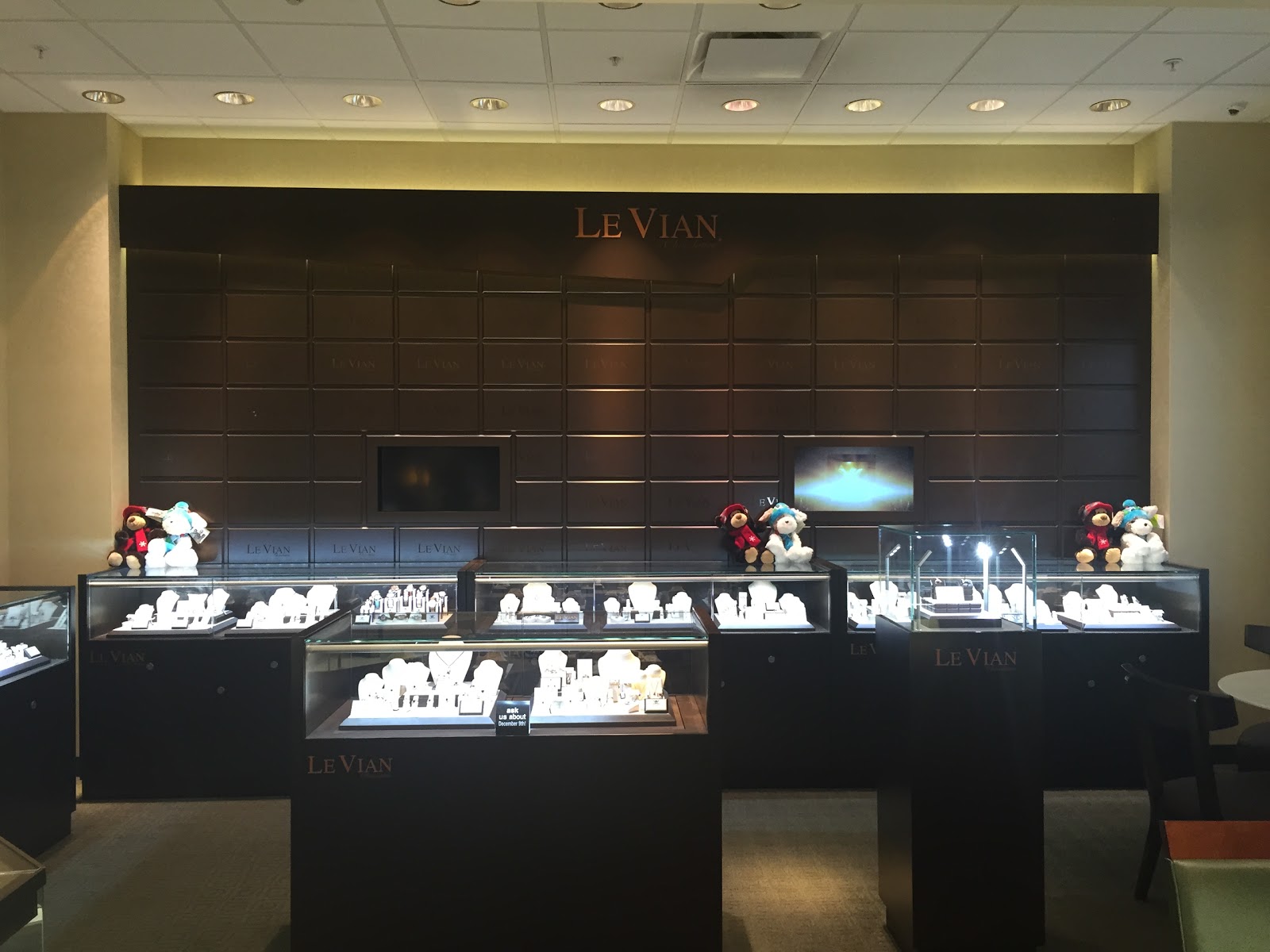 Photo of Jared - Galleria of Jewelry in Carle Place City, New York, United States - 3 Picture of Point of interest, Establishment, Store, Jewelry store