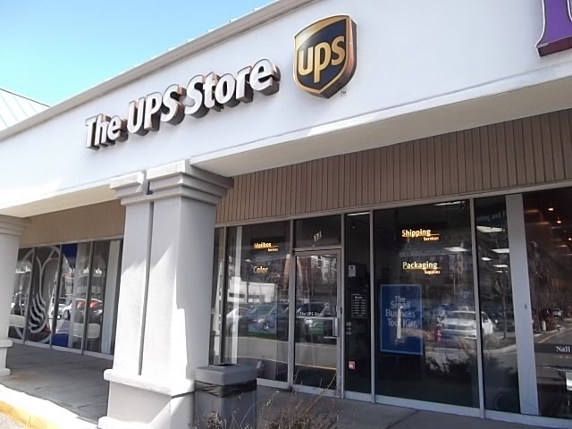 Photo of The UPS Store in Edgewater City, New Jersey, United States - 1 Picture of Point of interest, Establishment, Finance, Store, Post office