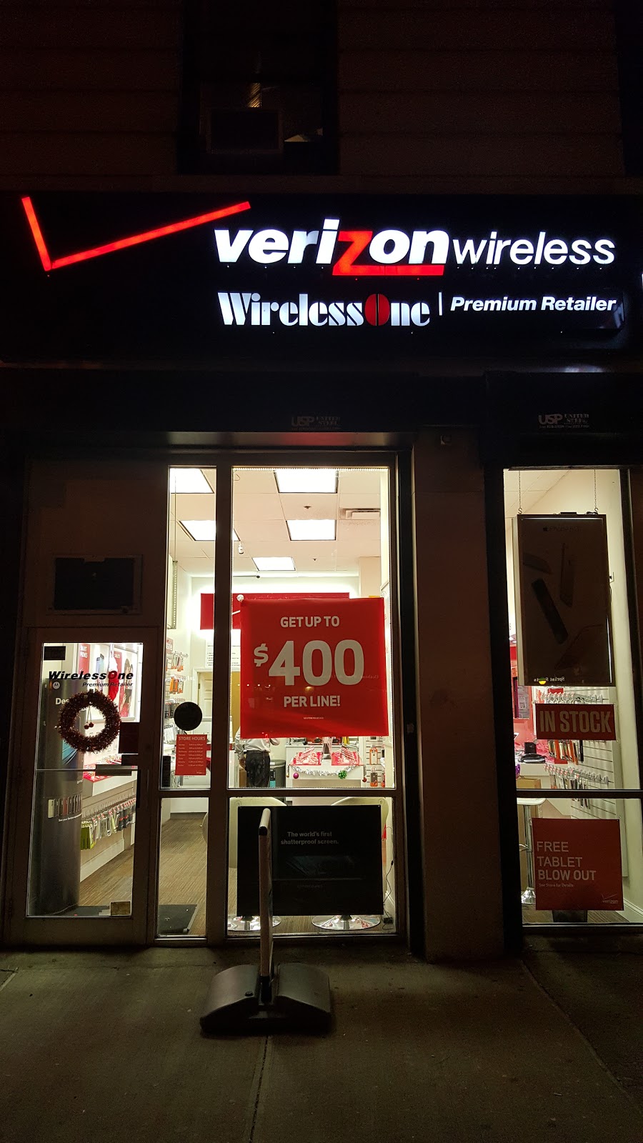 Photo of Verizon in New York City, New York, United States - 5 Picture of Point of interest, Establishment, Store, Electronics store