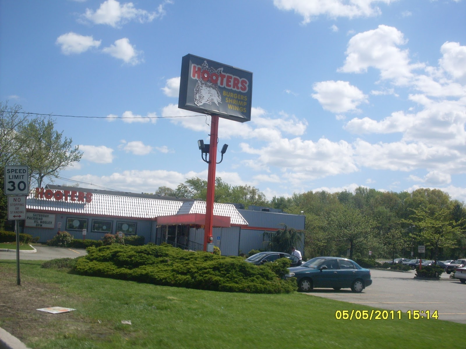 Photo of Hooters in Wayne City, New Jersey, United States - 1 Picture of Restaurant, Food, Point of interest, Establishment, Bar