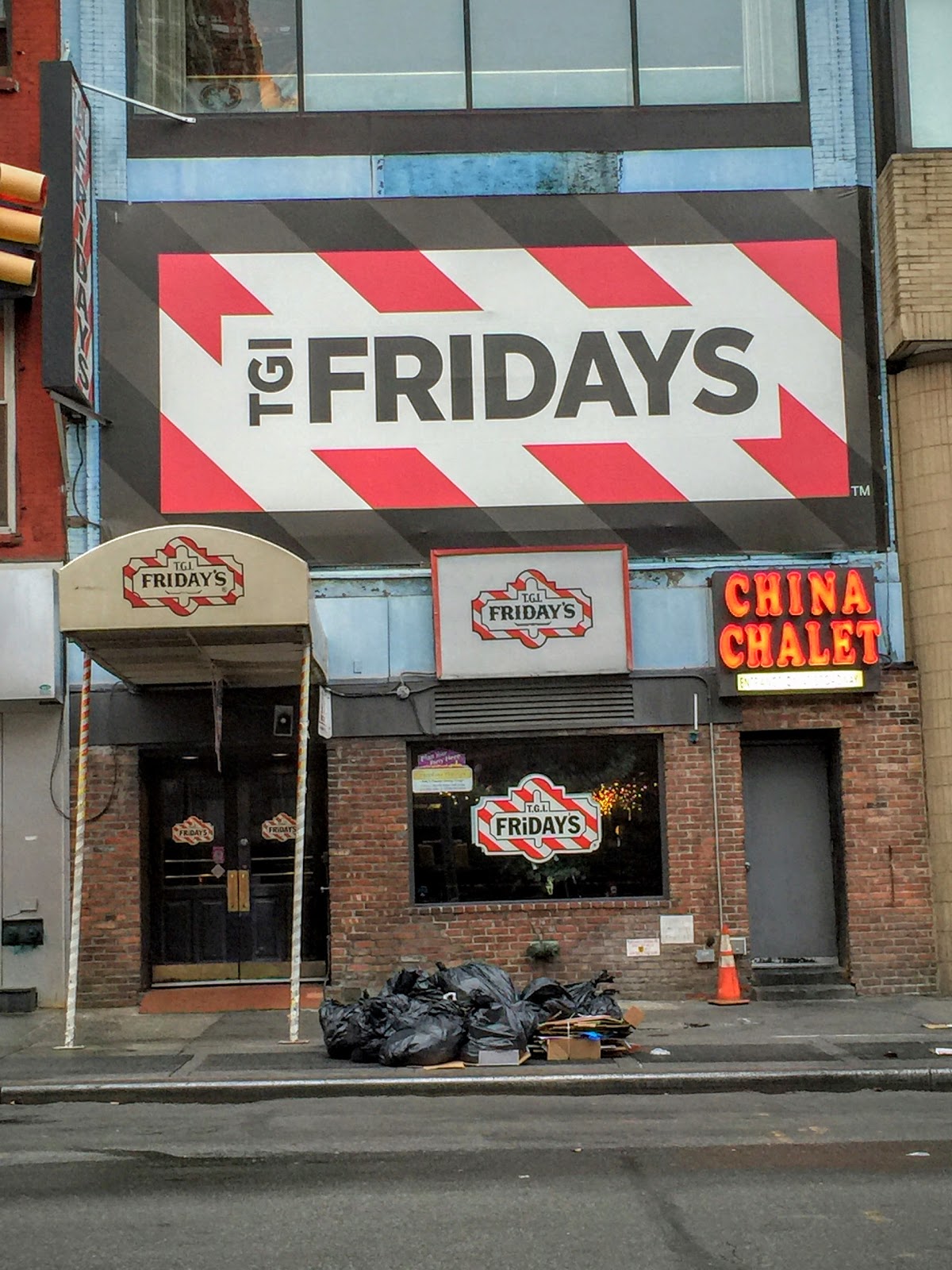 Photo of TGI Fridays in New York City, New York, United States - 8 Picture of Restaurant, Food, Point of interest, Establishment, Meal takeaway, Bar