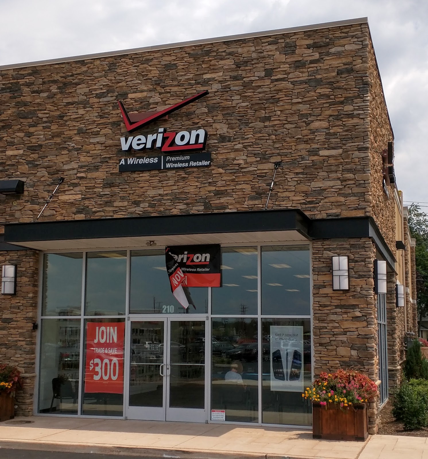 Photo of Verizon - A Wireless Premium Retailer in Clark City, New Jersey, United States - 2 Picture of Point of interest, Establishment, Store