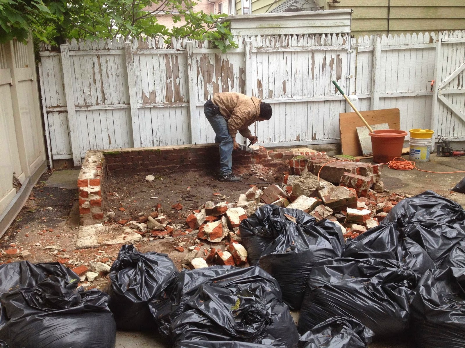 Photo of Garbage collection/ Recoger basura in Bronx City, New York, United States - 3 Picture of Point of interest, Establishment