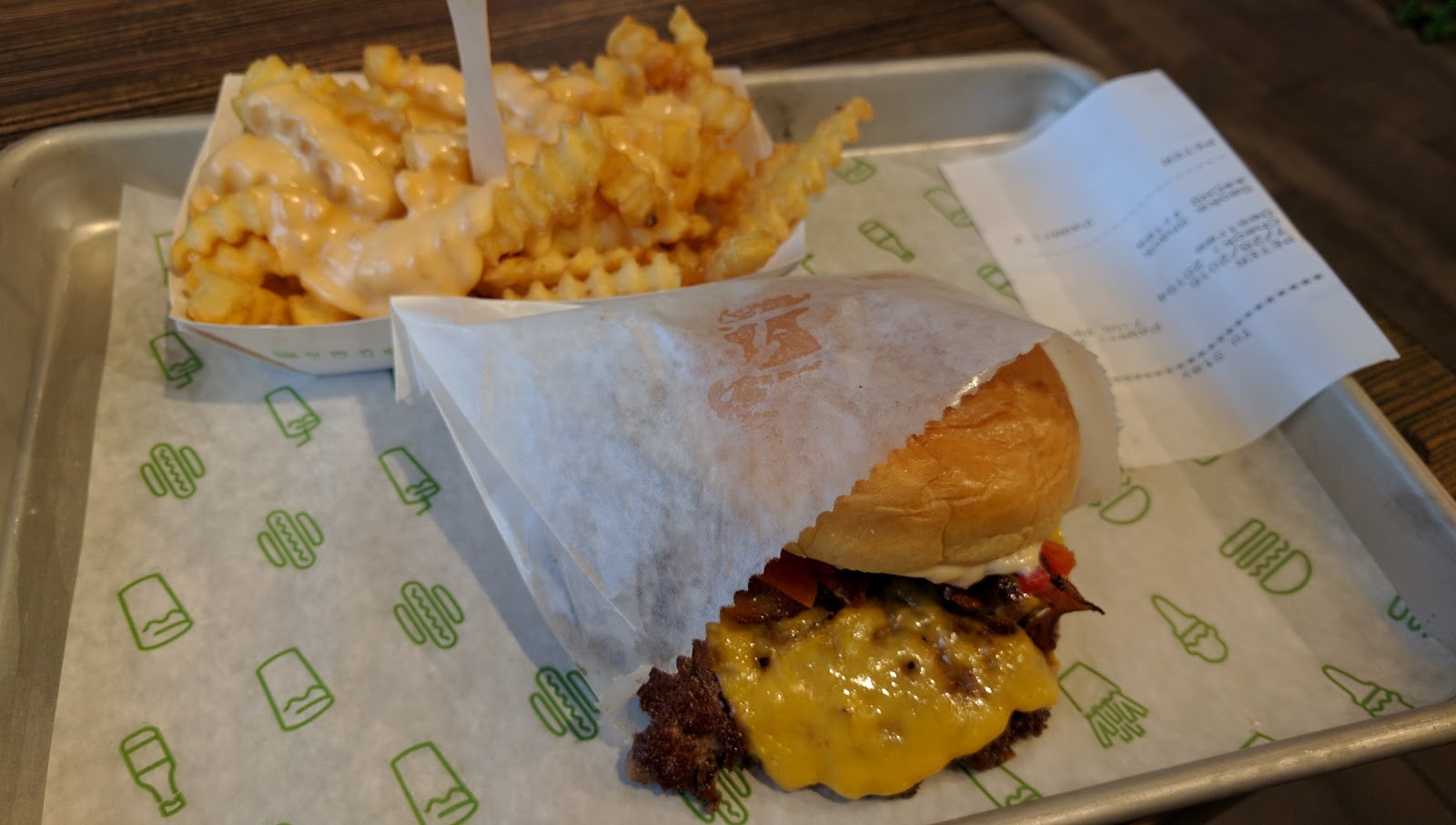 Photo of Shake Shack in North New Hyde Park City, New York, United States - 4 Picture of Restaurant, Food, Point of interest, Establishment, Store