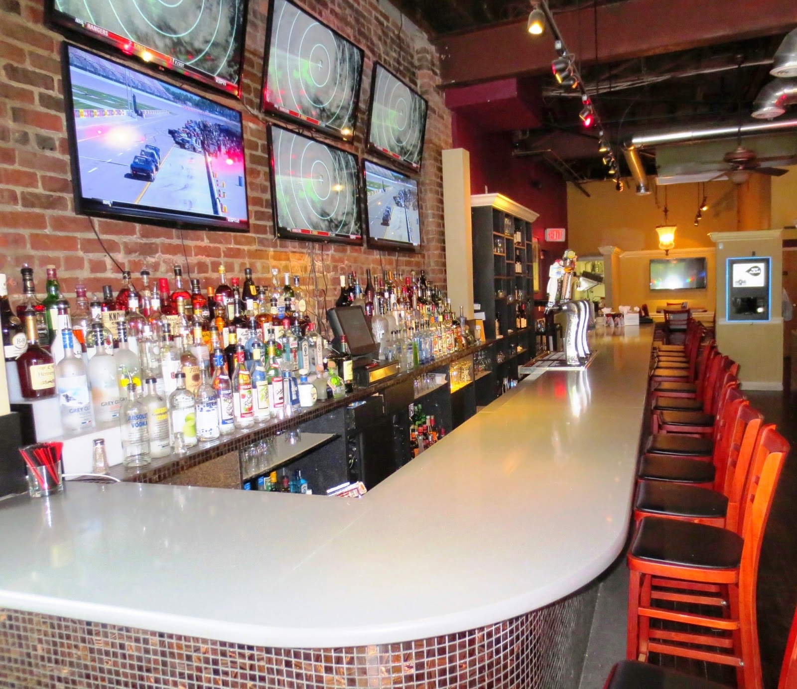 Photo of Tailgate Sports Bar & Restaurant in New Rochelle City, New York, United States - 7 Picture of Restaurant, Food, Point of interest, Establishment, Meal takeaway, Bar