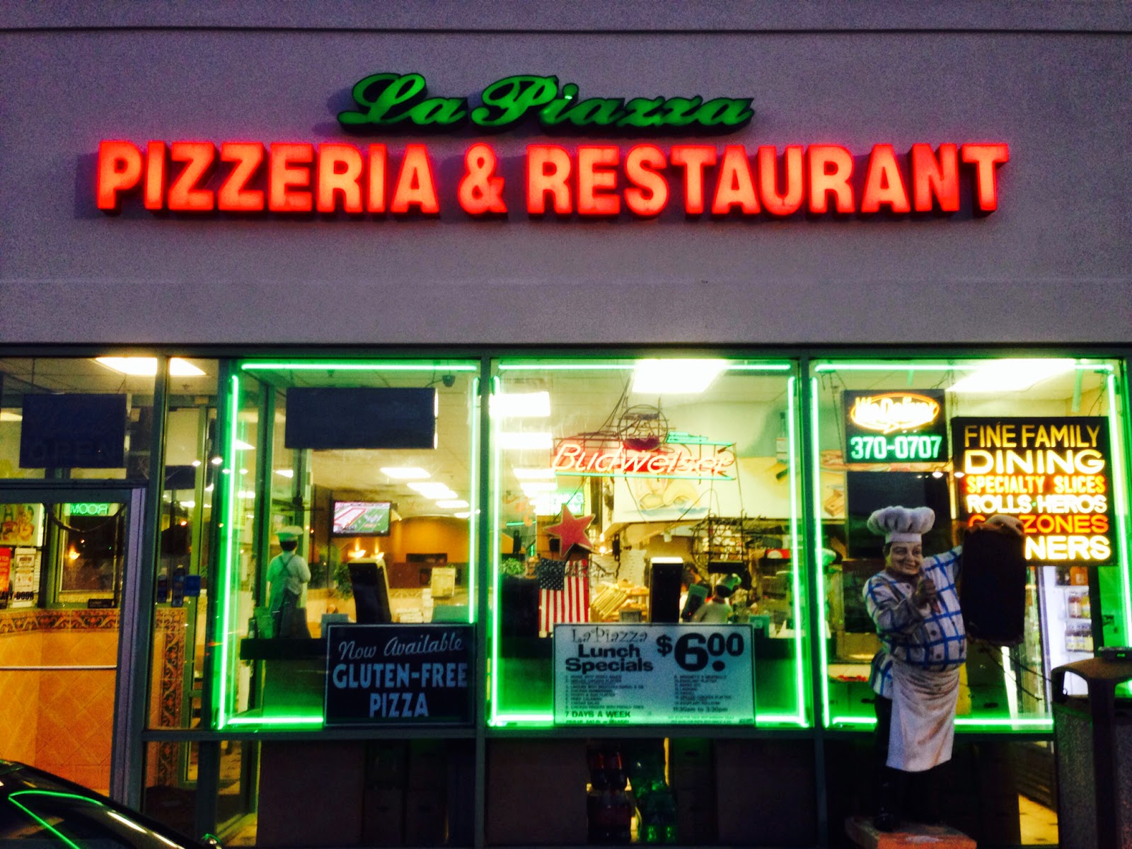 Photo of La Piazza Pizzeria & Restaurant in Staten Island City, New York, United States - 1 Picture of Restaurant, Food, Point of interest, Establishment, Meal delivery