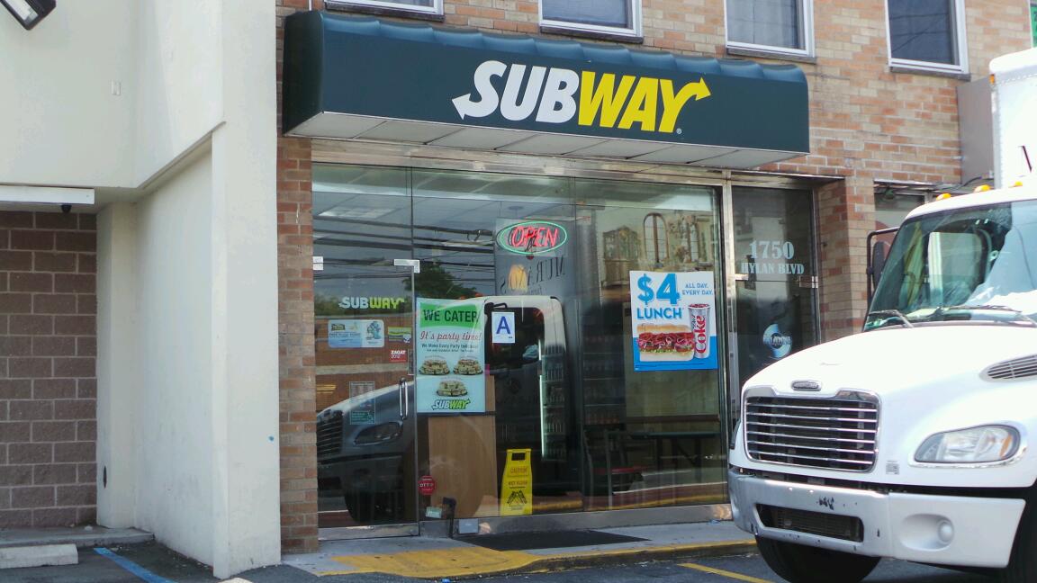 Photo of Subway in Staten Island City, New York, United States - 1 Picture of Restaurant, Food, Point of interest, Establishment, Meal takeaway