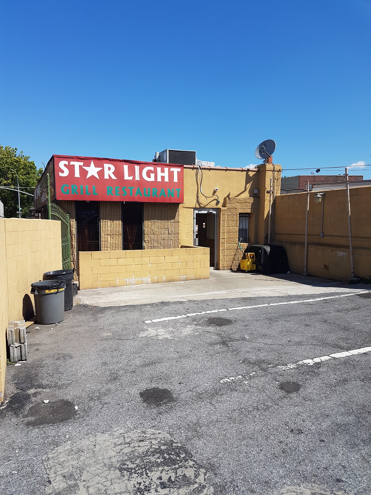 Photo of Star Light Grill Restaurant in Queens City, New York, United States - 2 Picture of Restaurant, Food, Point of interest, Establishment