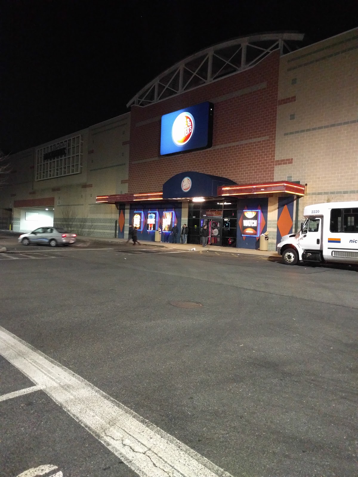 Photo of Dave & Buster's in Westbury City, New York, United States - 4 Picture of Restaurant, Food, Point of interest, Establishment, Bar